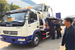 府谷汽车道路救援拖车价格